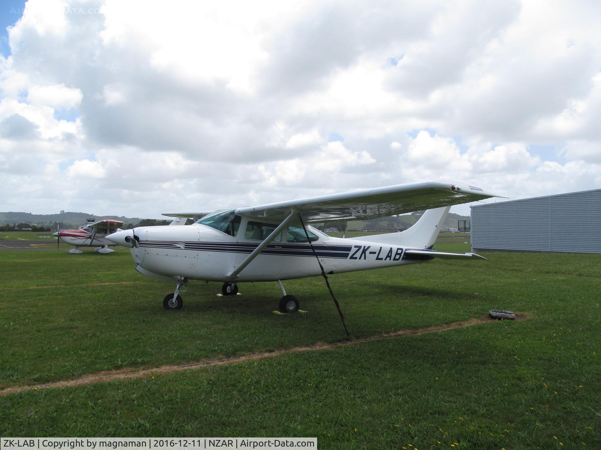 ZK-LAB, Cessna R182 Skylane RG C/N R18201089, up from hamilton