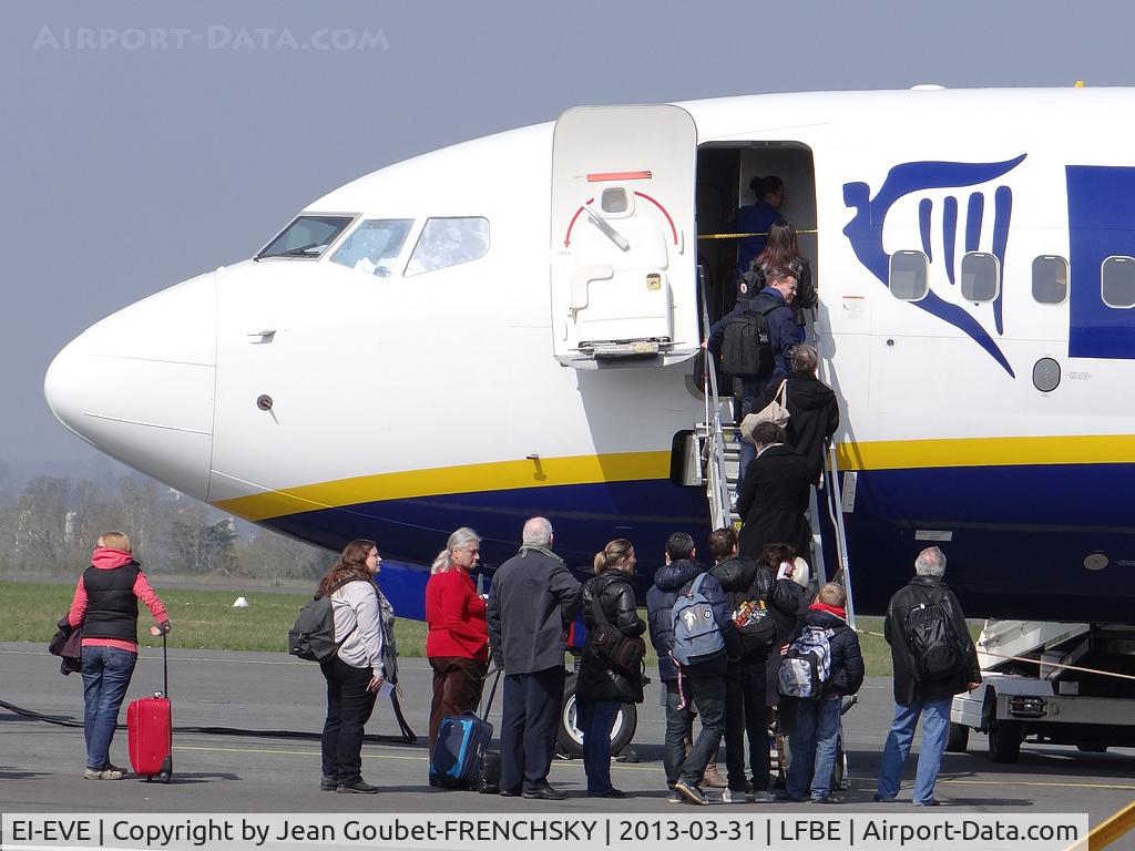 EI-EVE, 2012 Boeing 737-8AS C/N 35035, Boarding to London