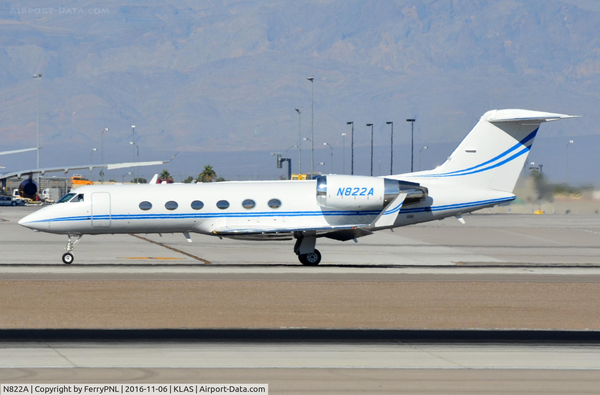 N822A, 2001 Gulfstream Aerospace G-IV C/N 1447, Flug G4 departing LAS