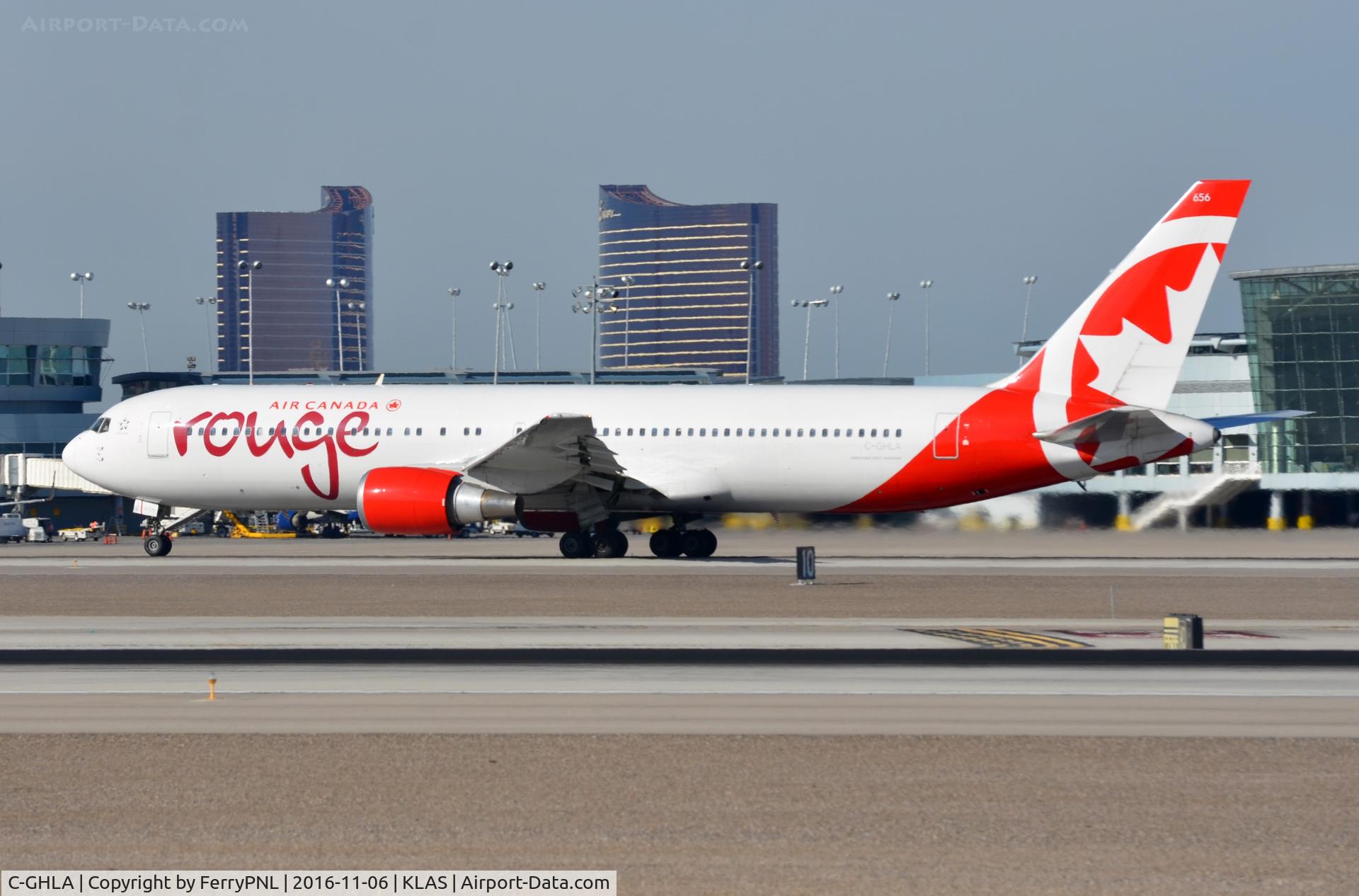 C-GHLA, 1992 Boeing 767-35H C/N 26387, Rouge B763 departure