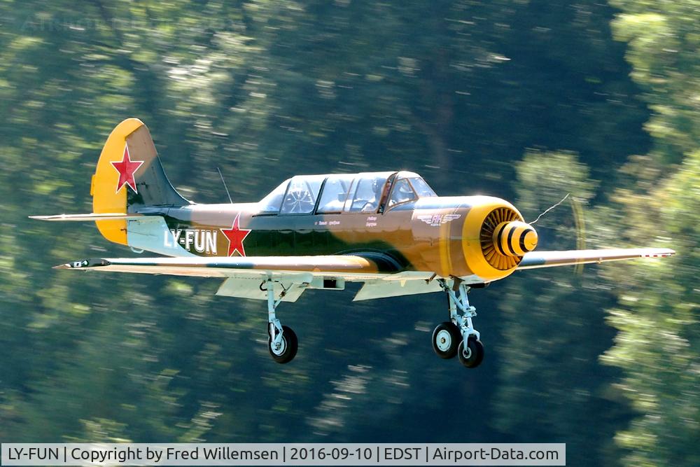LY-FUN, 1986 Yakovlev Yak-52 C/N 867211, 