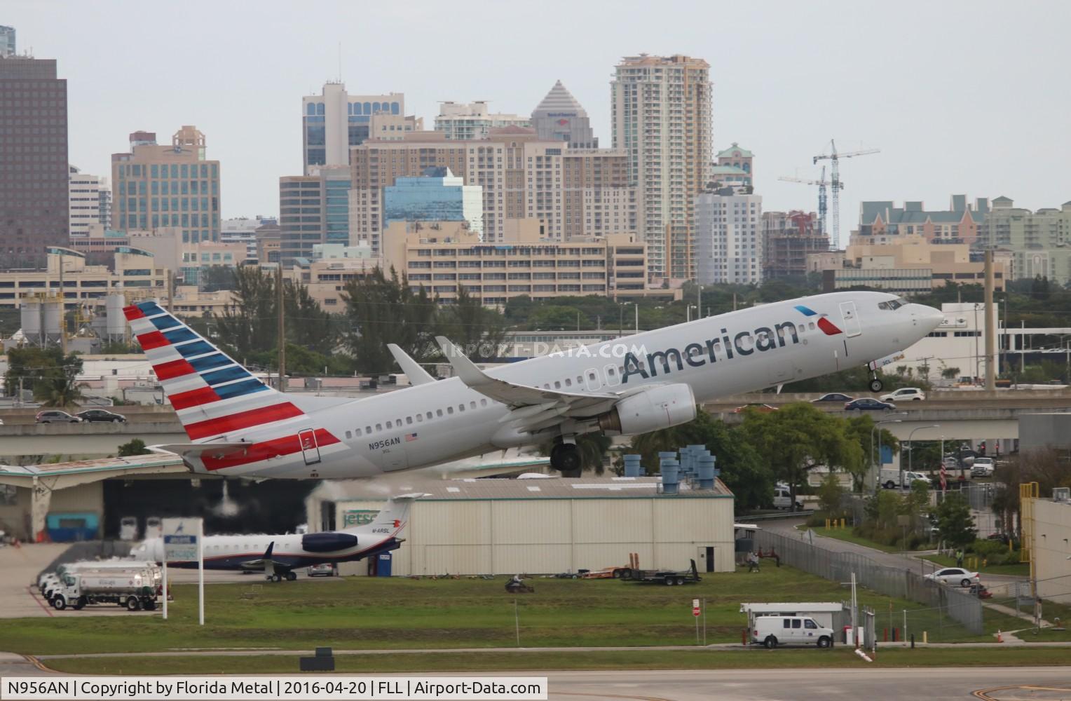 N956AN, 2001 Boeing 737-823 C/N 30090, American
