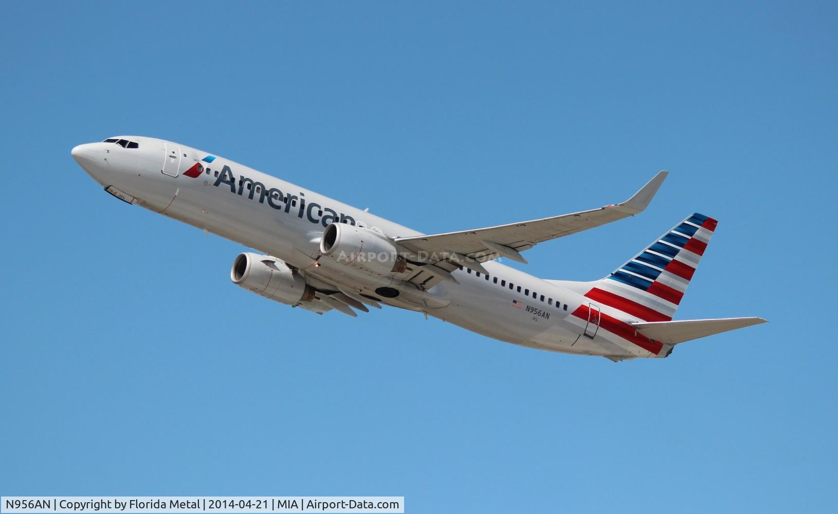 N956AN, 2001 Boeing 737-823 C/N 30090, American