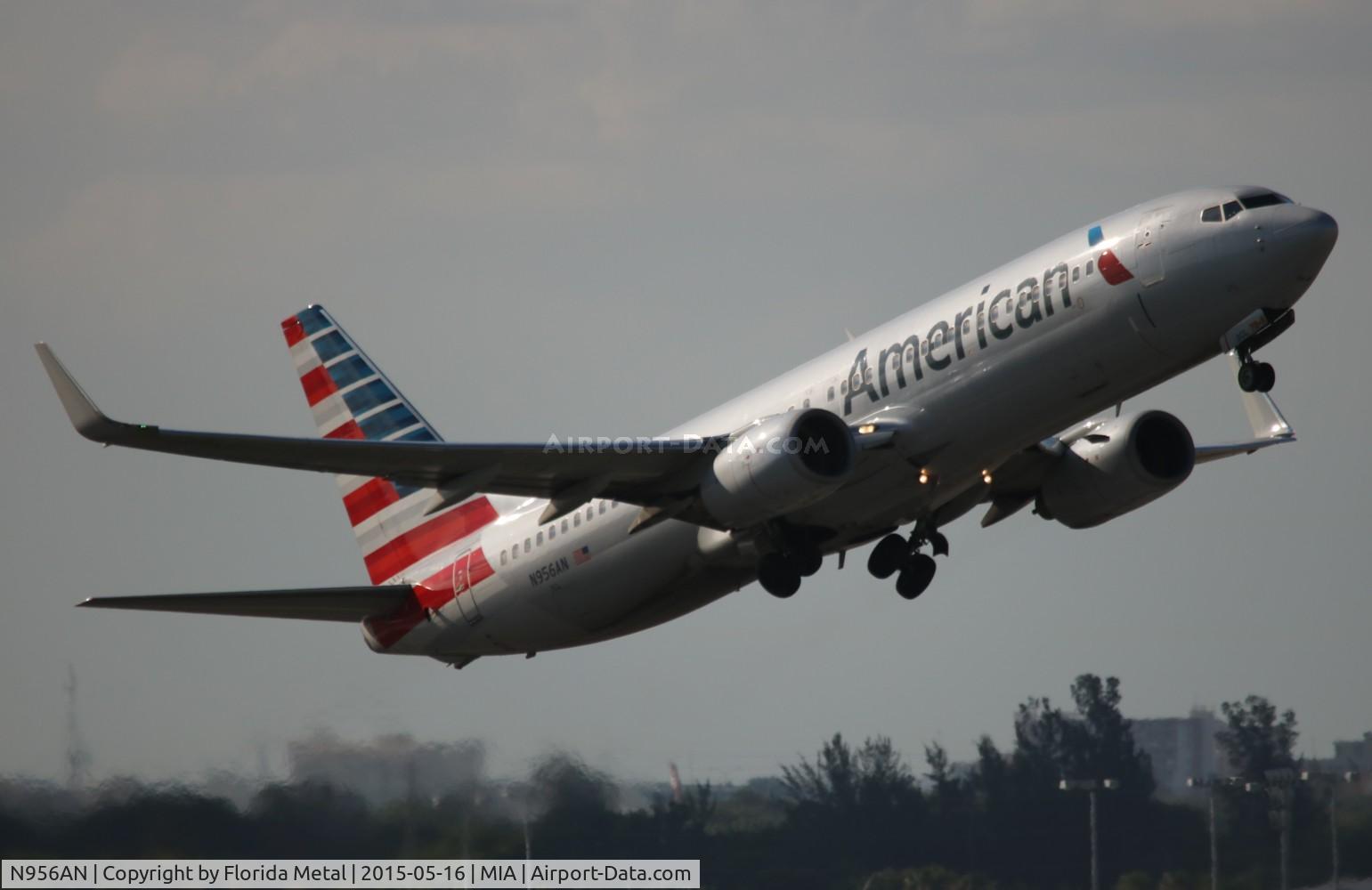 N956AN, 2001 Boeing 737-823 C/N 30090, American