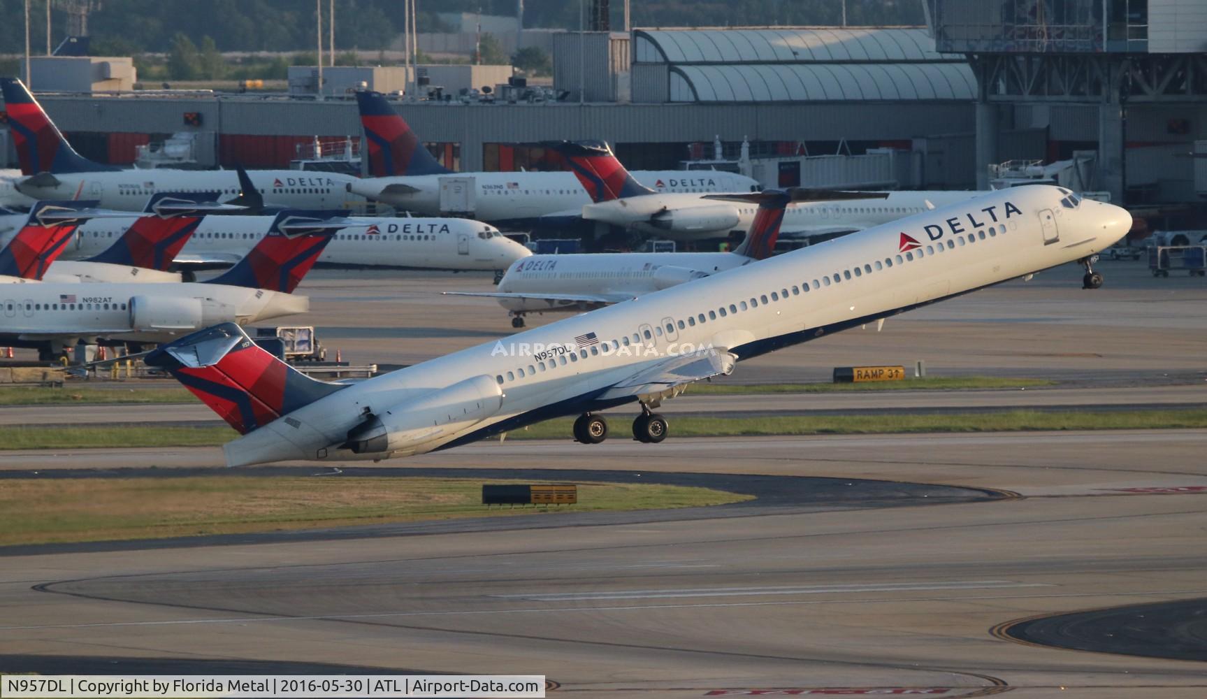 N957DL, 1990 McDonnell Douglas MD-88 C/N 49976, Delta