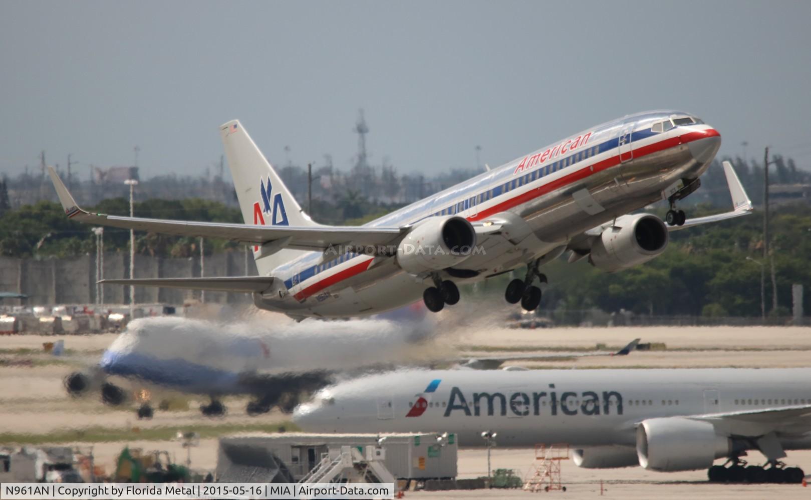 N961AN, 2001 Boeing 737-823 C/N 30092, American