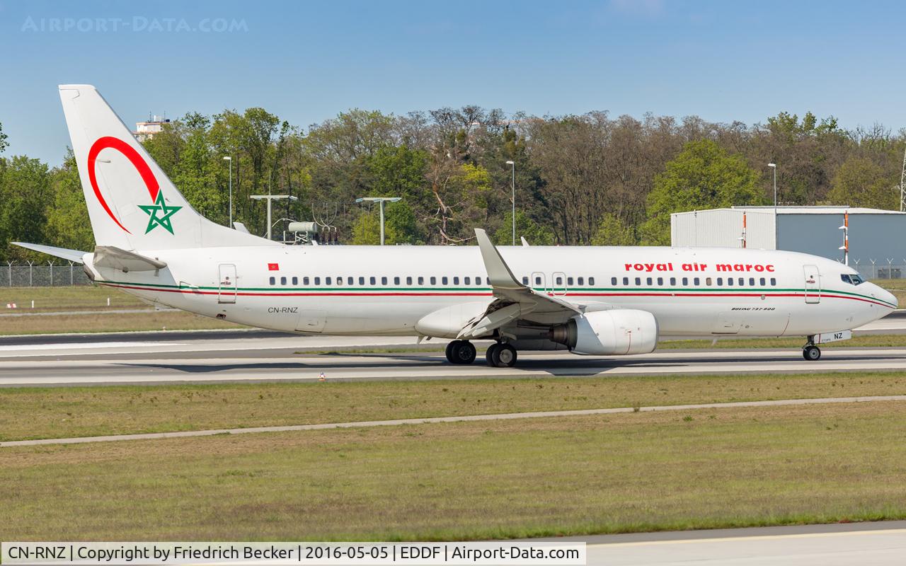 CN-RNZ, 2002 Boeing 737-8B6 C/N 33058, tayxing to the gate