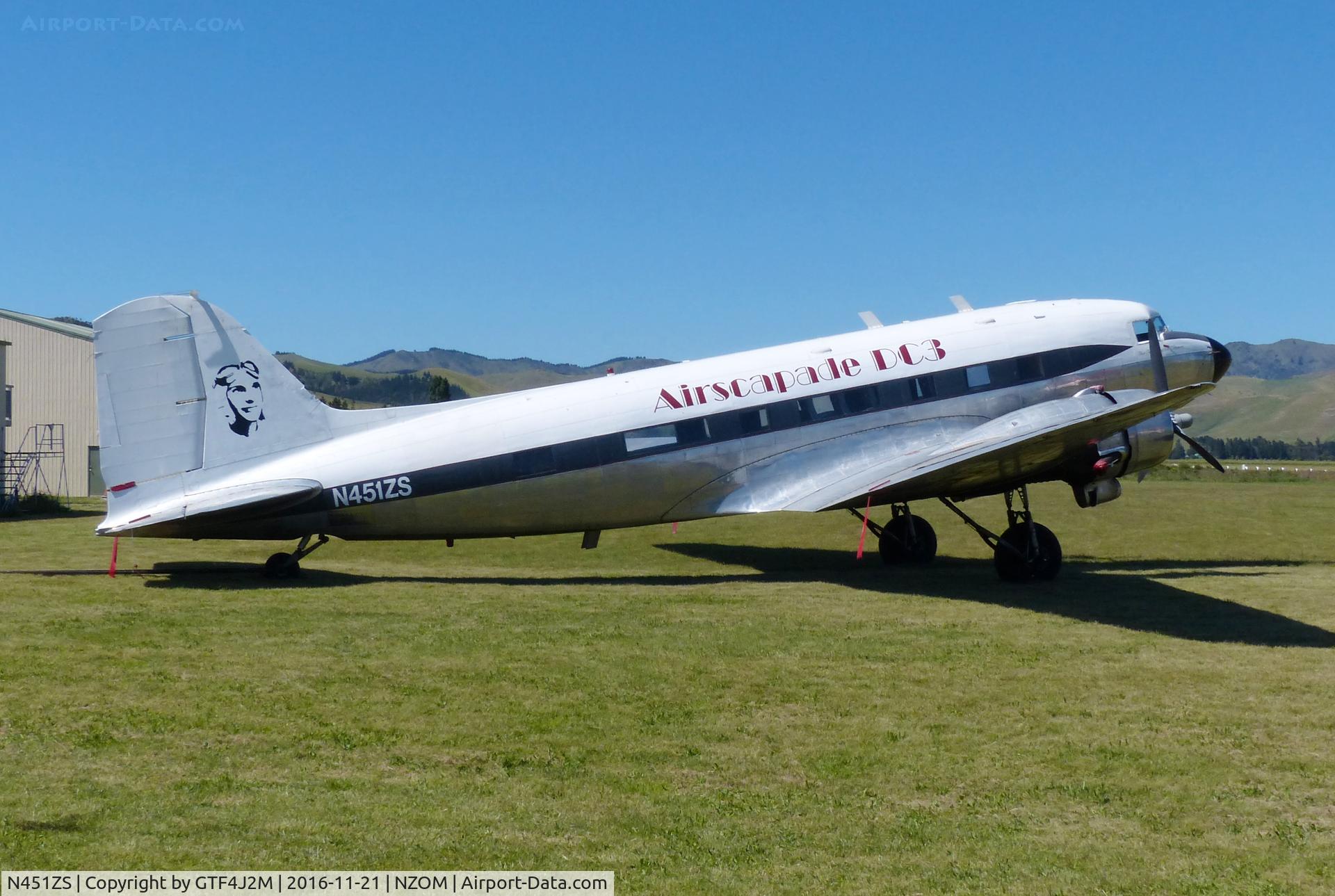 N451ZS, 1942 Douglas DC-3C C/N 4363, N451ZS at Omarka 21.11.16