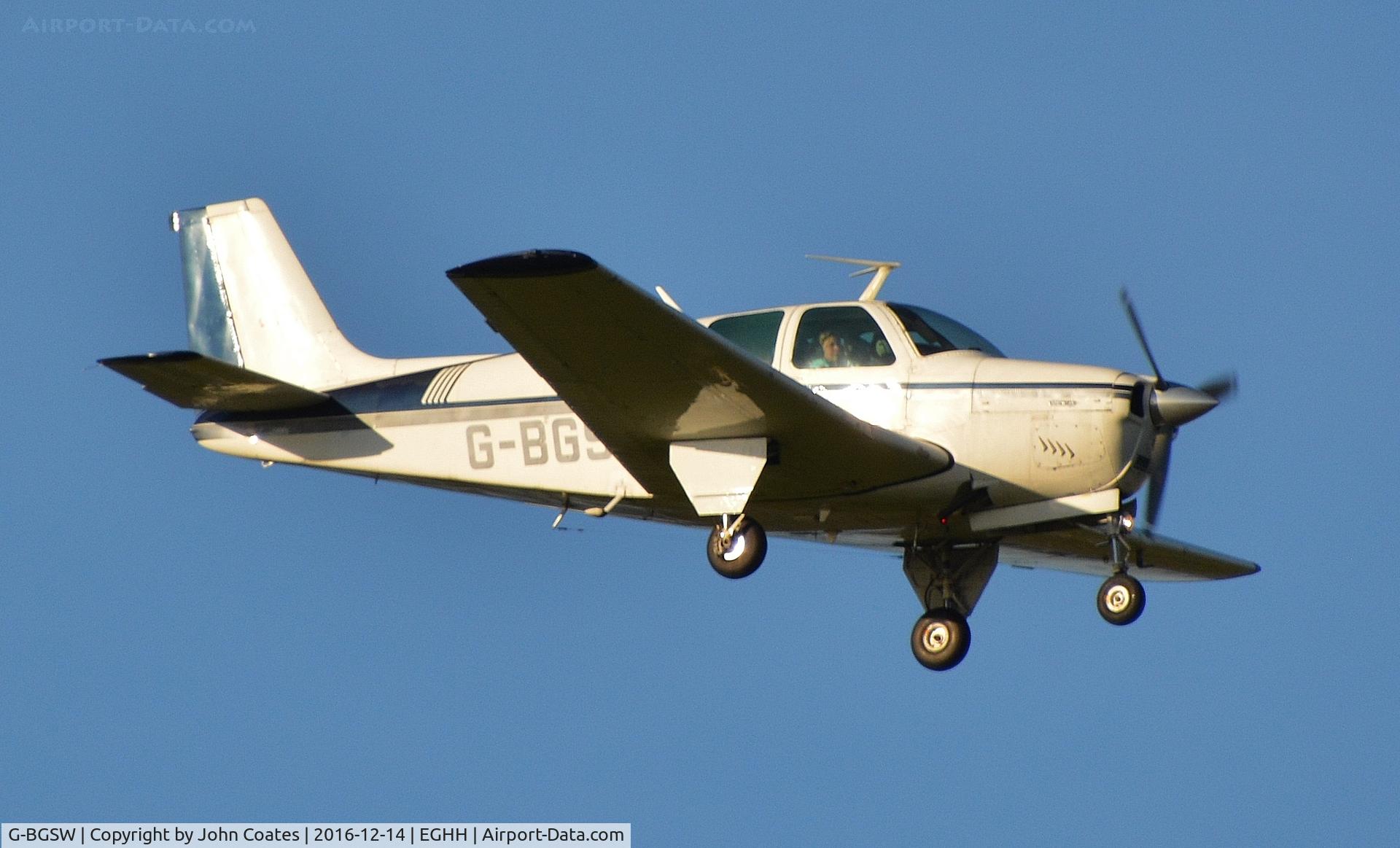 G-BGSW, 1970 Beech F33 Bonanza C/N CD-1253, Approach to 08