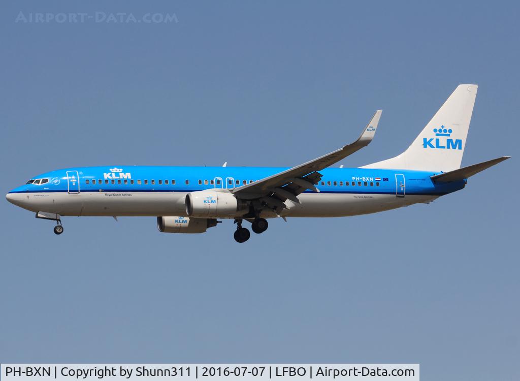 PH-BXN, 2000 Boeing 737-8K2 C/N 30356, Landing rwy 32L