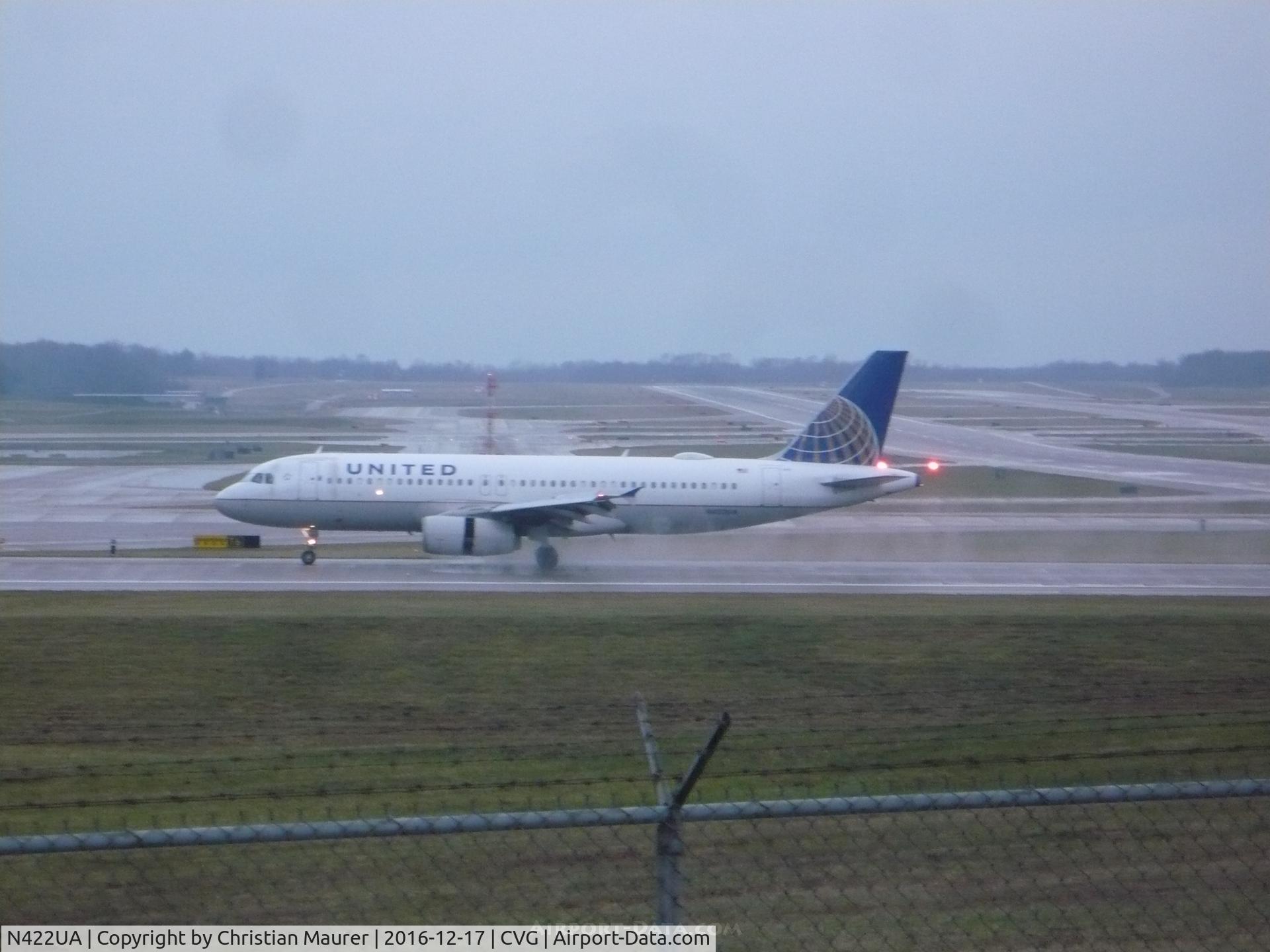 N422UA, 1995 Airbus A320-232 C/N 503, Airbus A320 in the rain