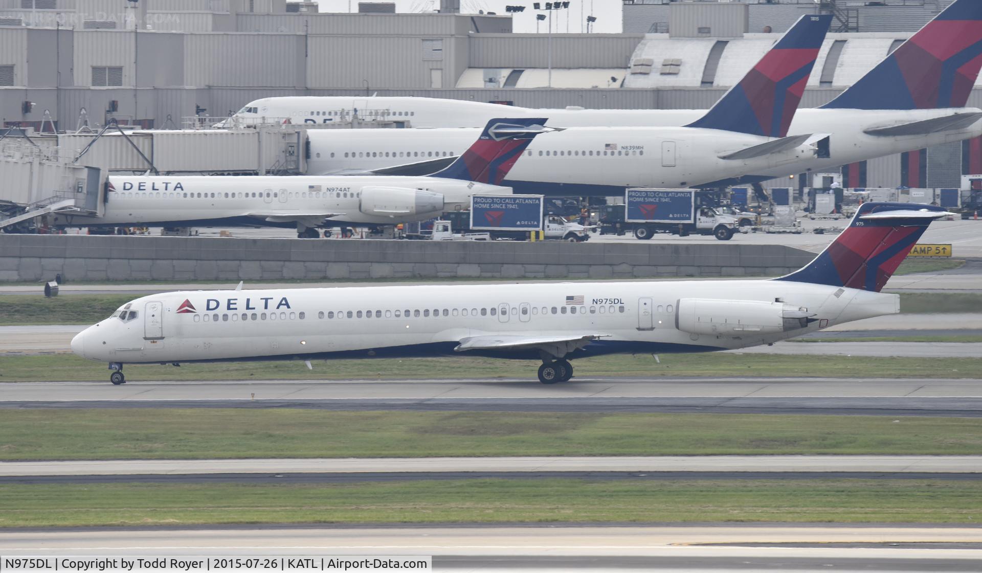 N975DL, 1991 McDonnell Douglas MD-88 C/N 53243, Departing Atlanta
