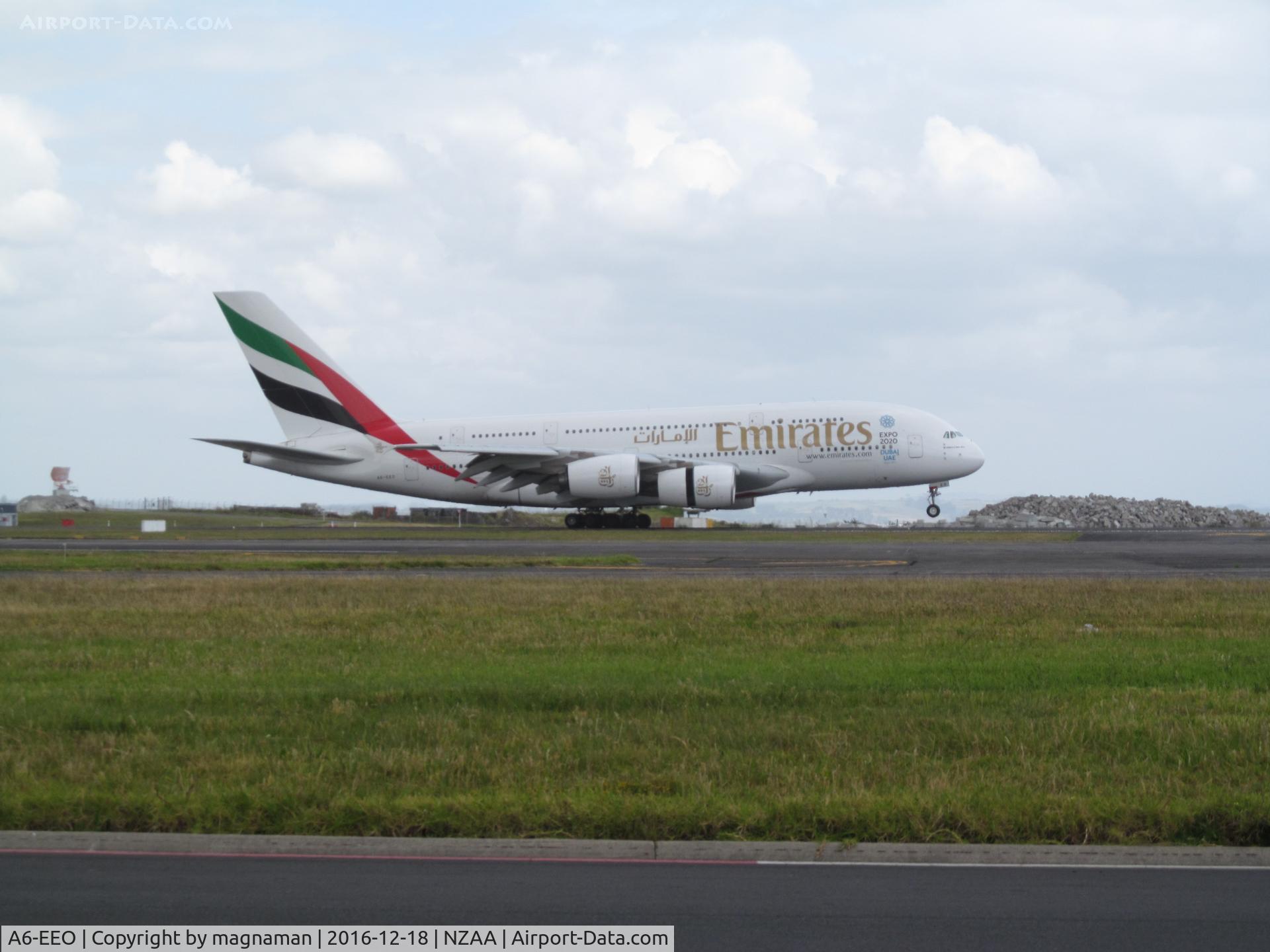 A6-EEO, 2013 Airbus A380-861 C/N 136, about touch down