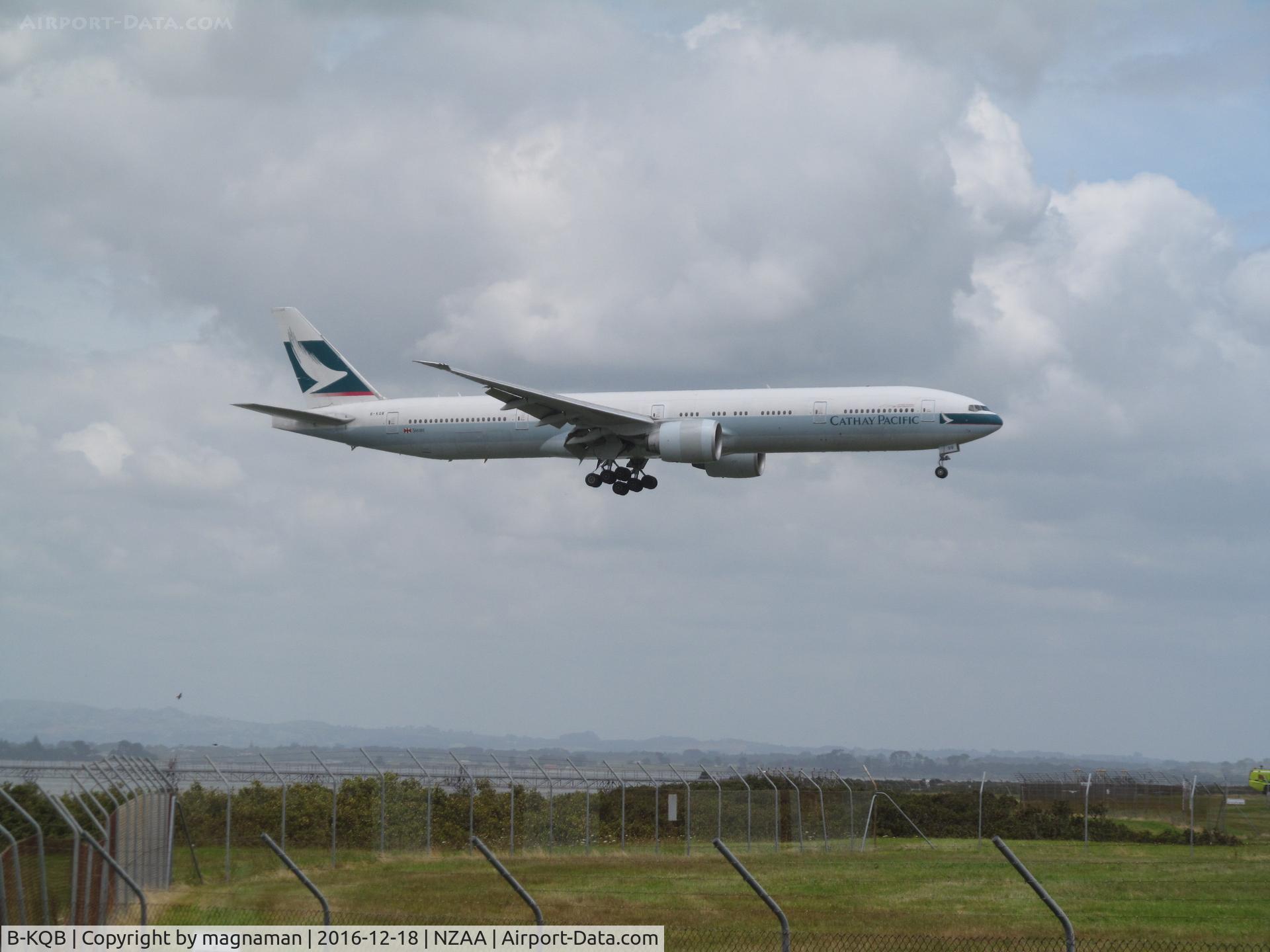 B-KQB, 2012 Boeing 777-367/ER C/N 39235, over threshold