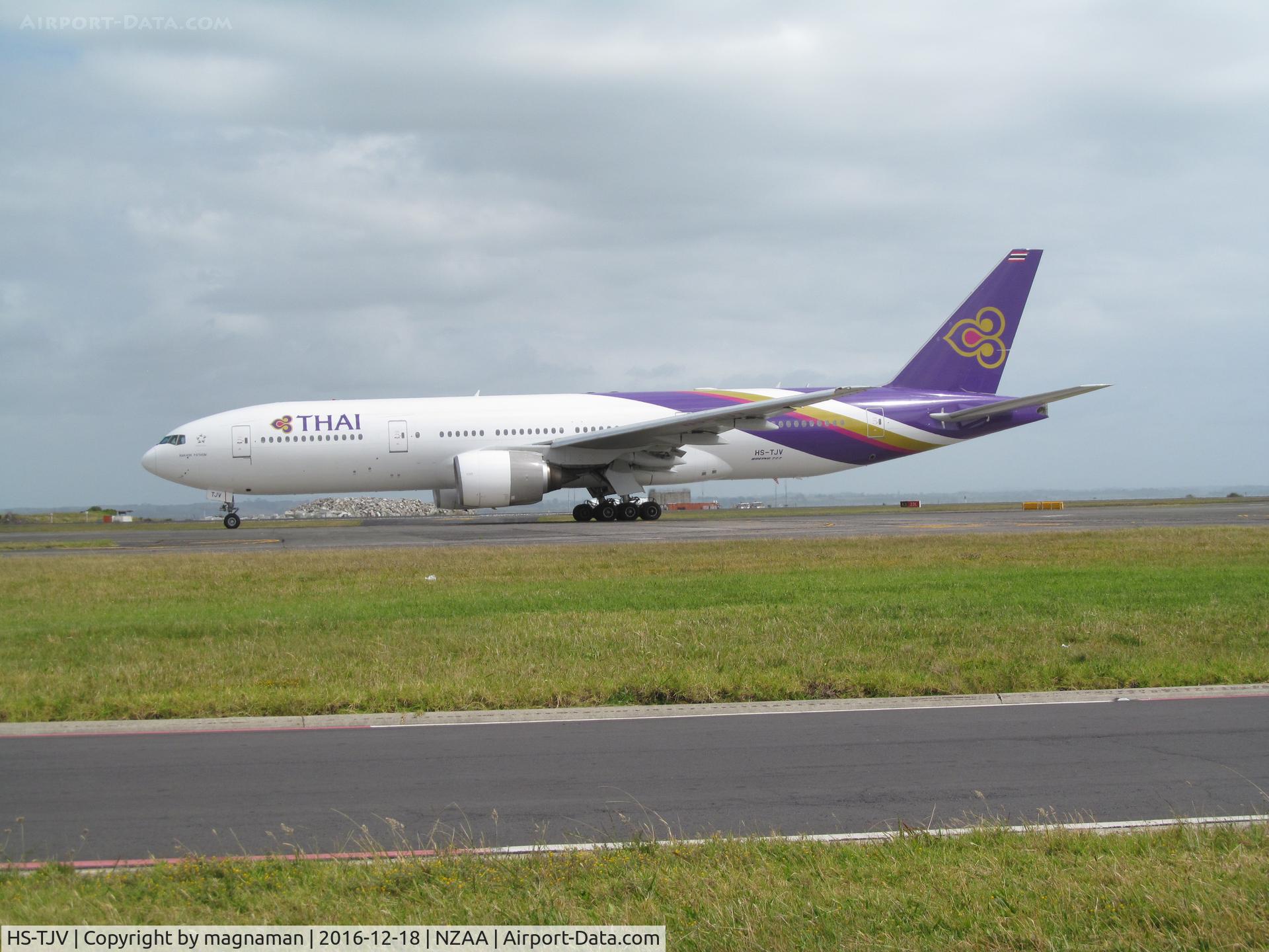 HS-TJV, 2007 Boeing 777-2D7/ER C/N 34590/665, on taxy way