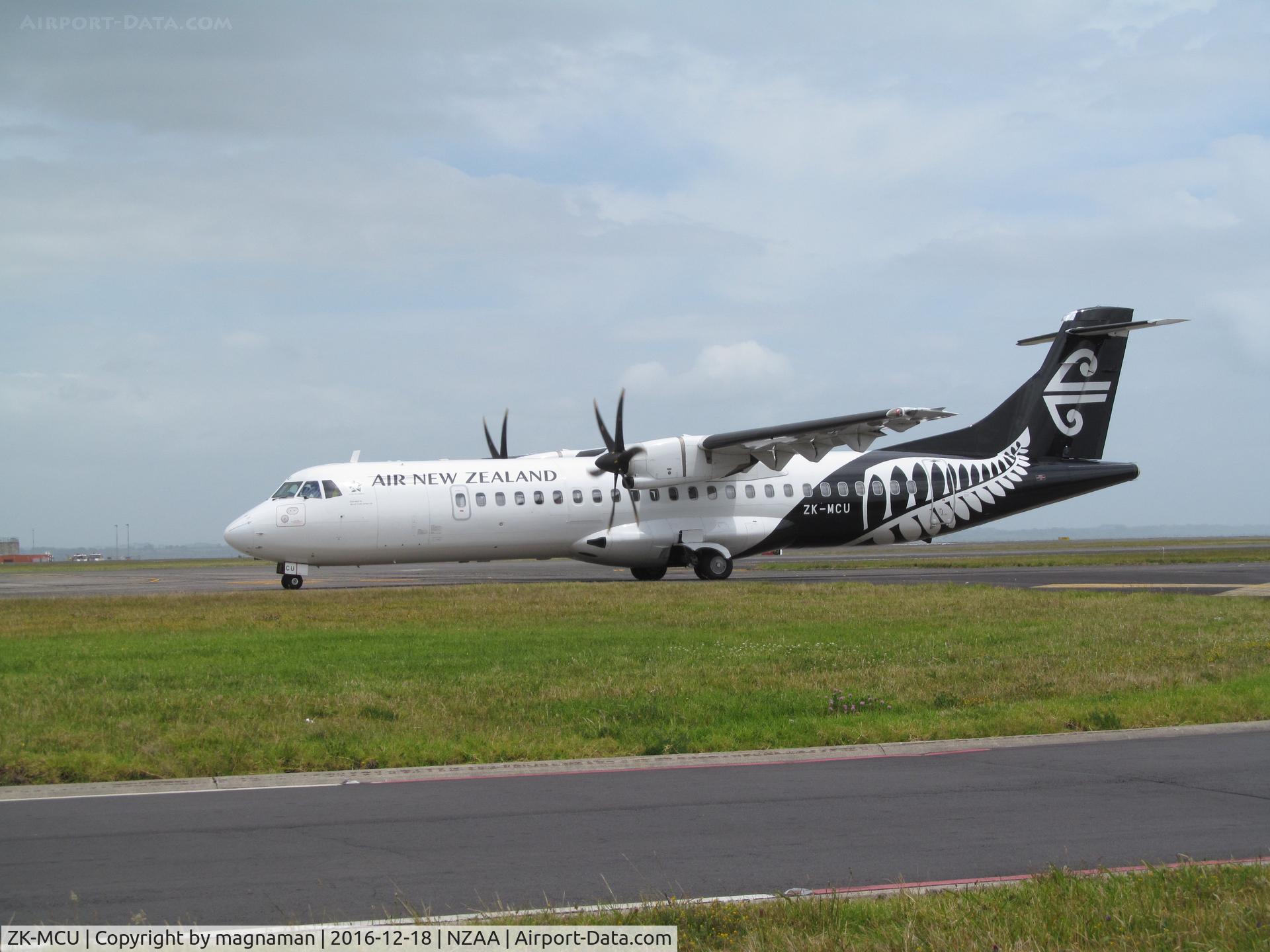 ZK-MCU, 2000 ATR 72-212A C/N 632, leaving for another flight