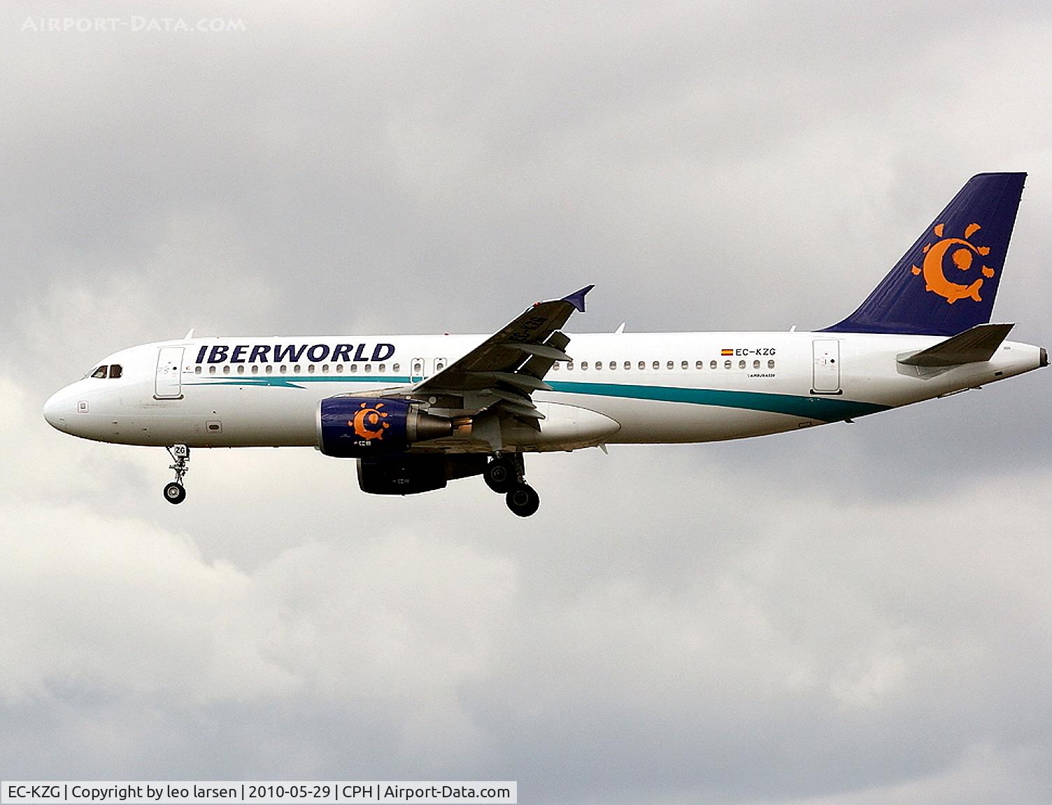 EC-KZG, 2009 Airbus A320-214 C/N 3868, Copenhagen 29.5.10