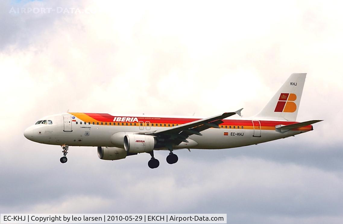 EC-KHJ, 2004 Airbus A320-214 C/N 2347, Copenhagen 29.5.10