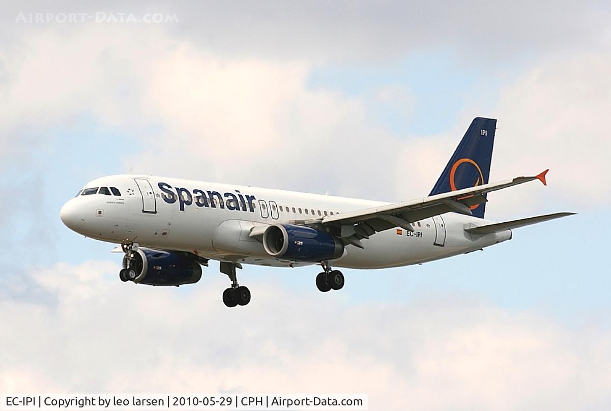EC-IPI, 2003 Airbus A320-232 C/N 2027, Copenhagen 29.5.10