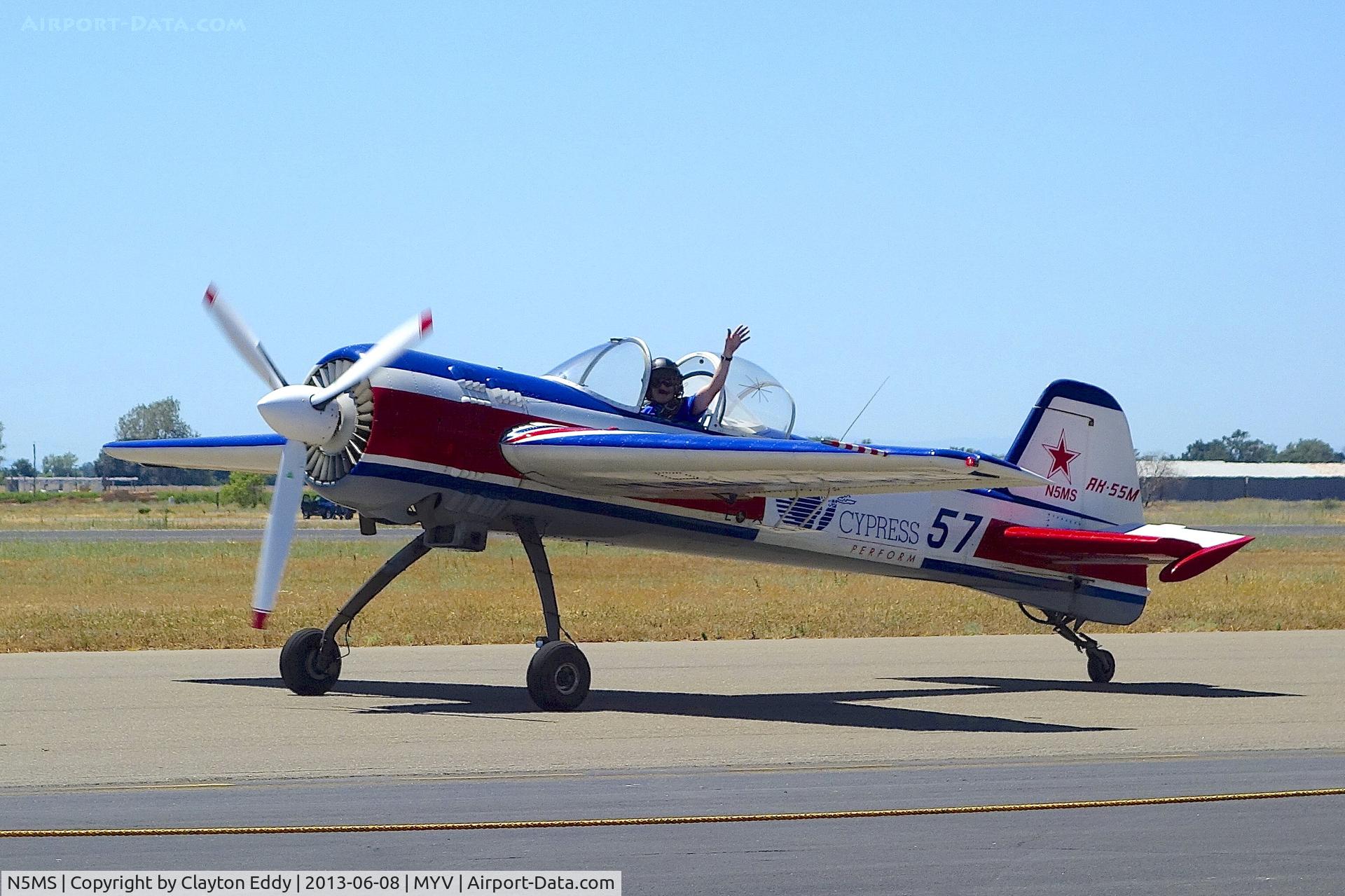 N5MS, 1992 Yakovlev Yak-55M C/N 920703, Marysville Airport 2013