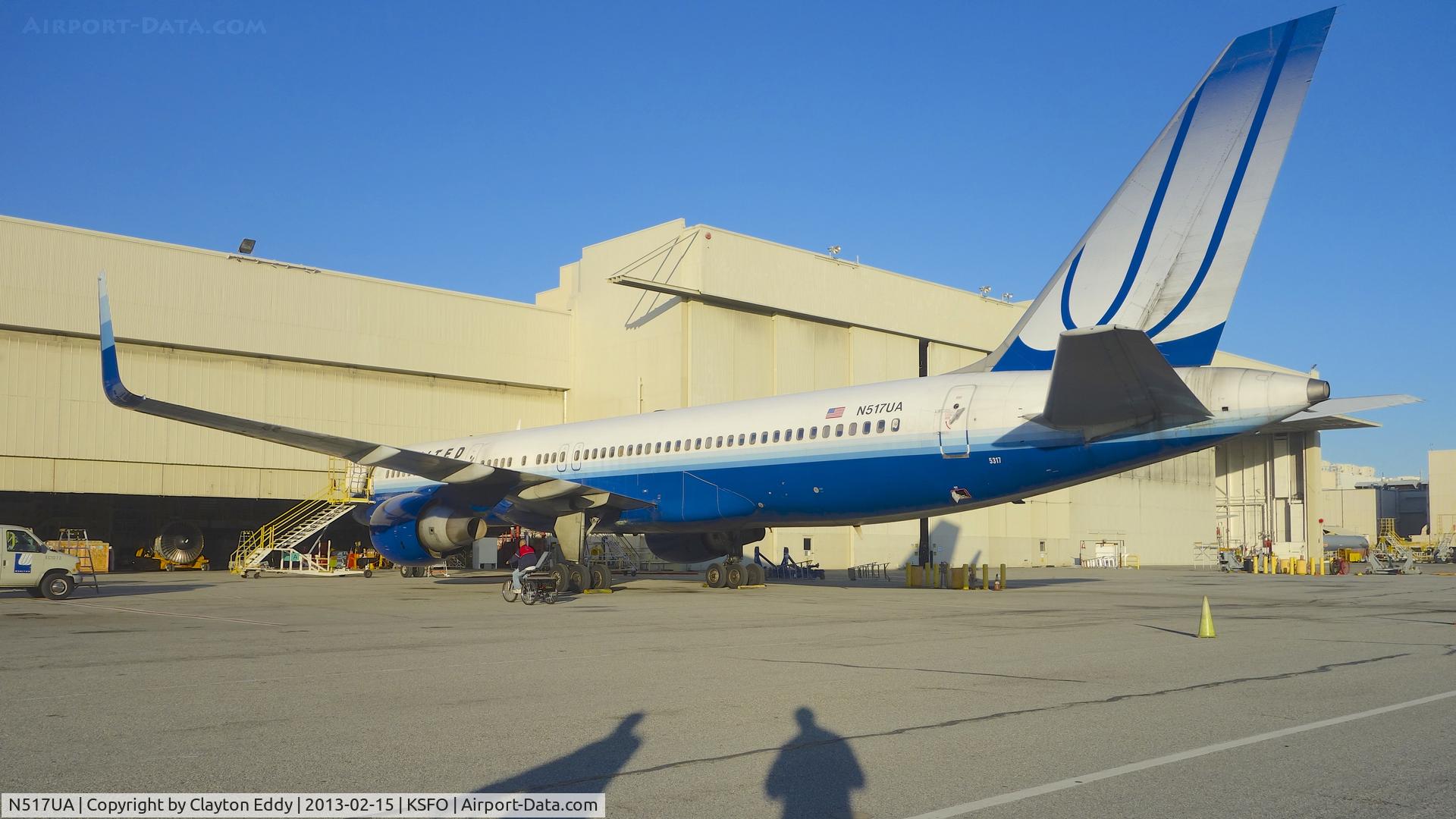 N517UA, 1990 Boeing 757-222 C/N 24861, SFO 2013