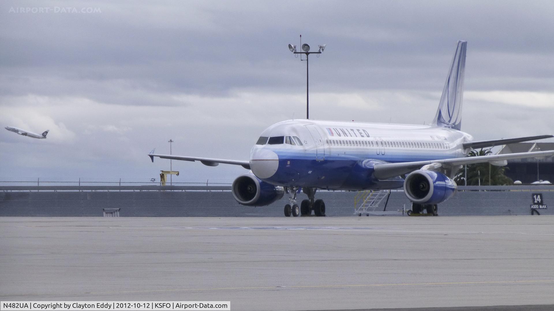 N482UA, 2001 Airbus A320-232 C/N 1584, SFO 2012