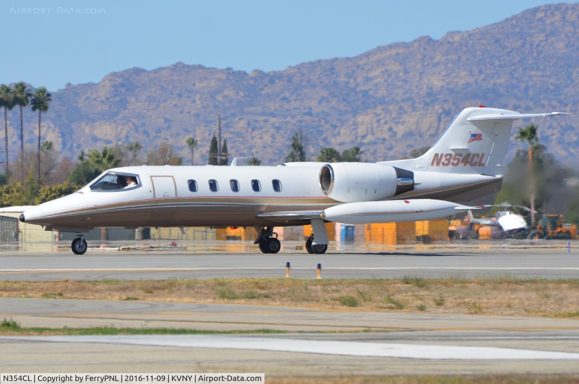 N354CL, 1982 Gates Learjet 35A C/N 493, Learjet 35A taking-off from VNY