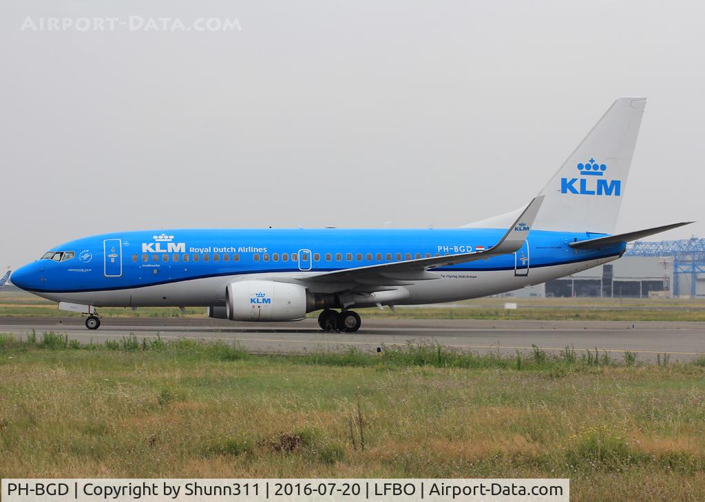 PH-BGD, 2008 Boeing 737-7K2 C/N 30366, Taxiing to the Terminal in new c/s