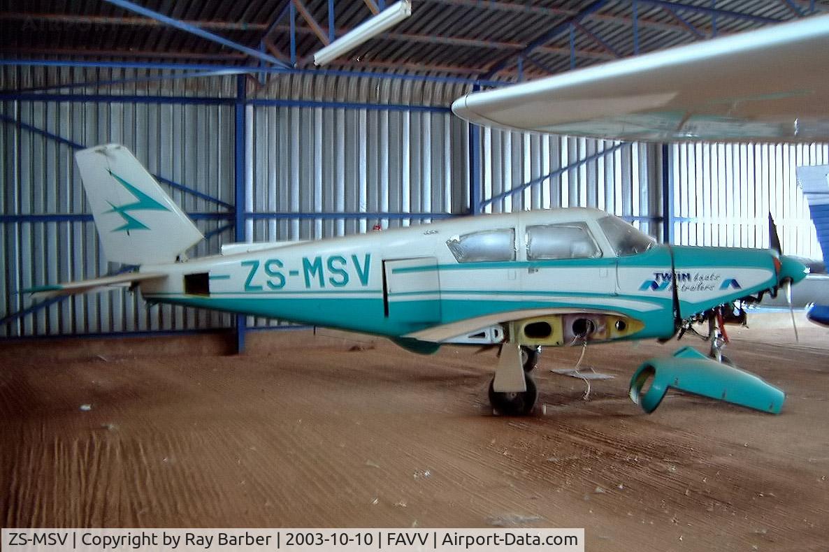 ZS-MSV, Piper PA-24-180 Comanche Comanche C/N 24-1086, Piper PA-24-180 Comanche [24-1086] Vereeniging~ZS 10/10/2003