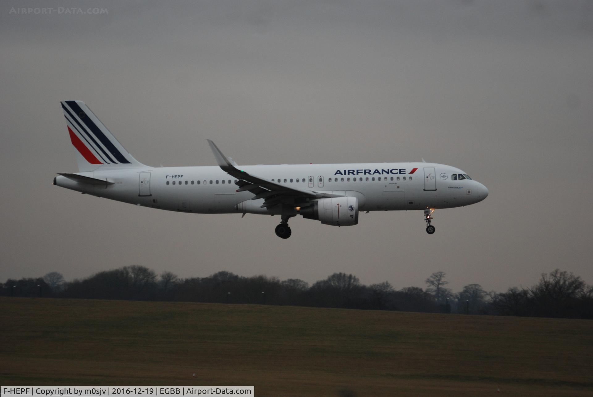 F-HEPF, 2013 Airbus A320-214 C/N 5719, An Air France A320 just before touchdown
