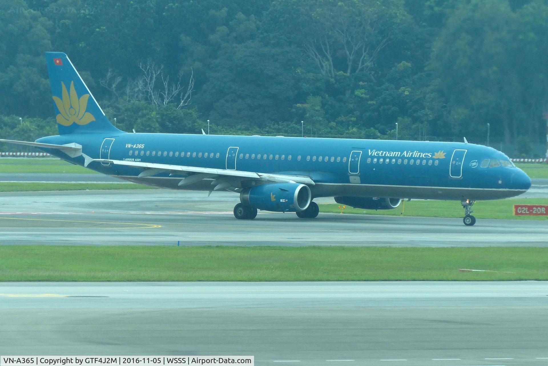 VN-A365, 2010 Airbus A321-231 C/N 4213, VN-A365  Vietnam AL at Singapore 5.11.16