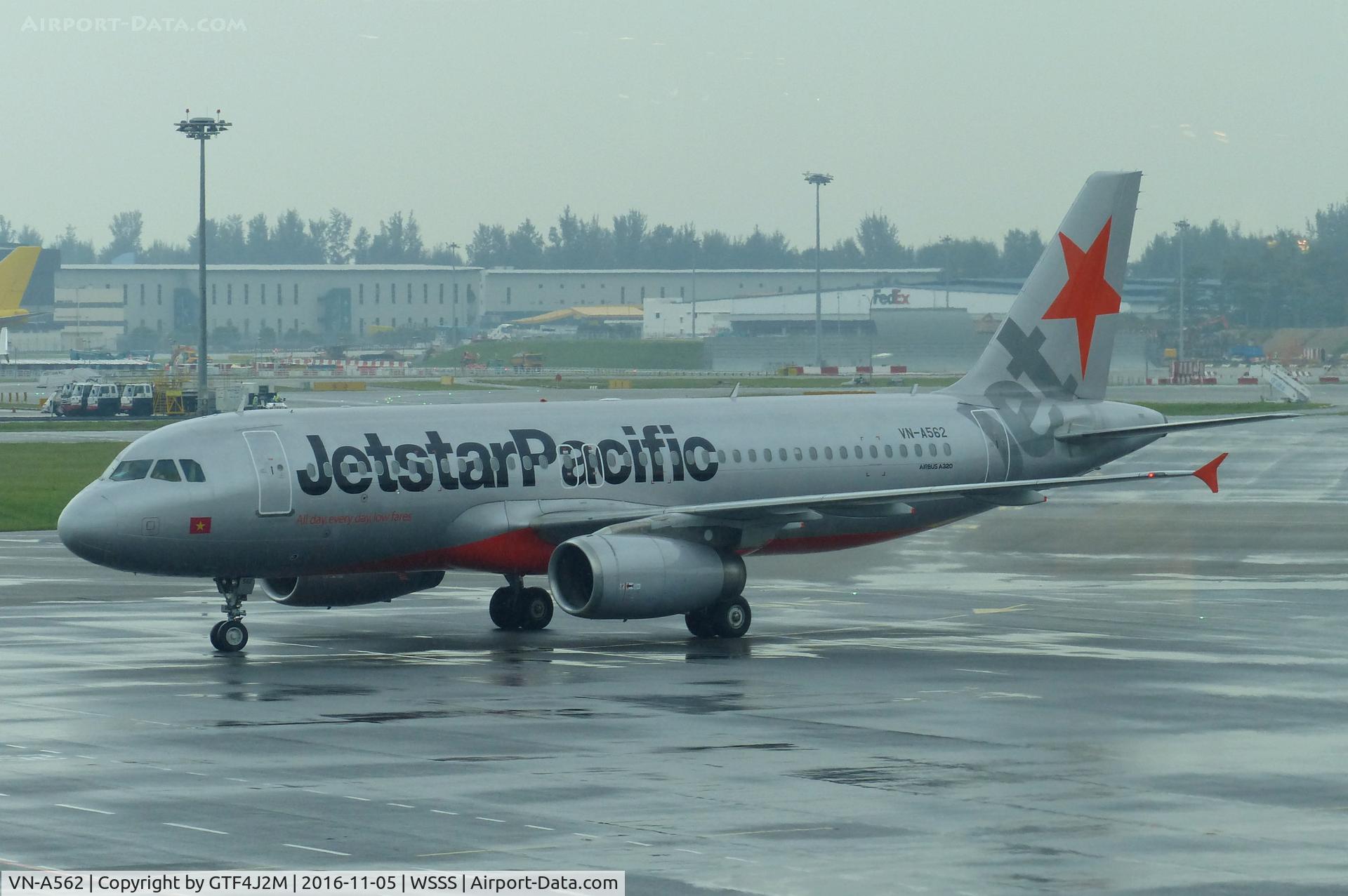 VN-A562, 2010 Airbus A320-232 C/N 4533, VN-A562  Jetstar Pacific AW at Singapore 5.11.16