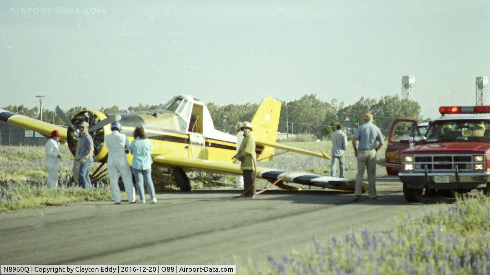 N8960Q, 1978 Ayres S-2R C/N 2450R, Old Rio Vista Airport in California. 1980's