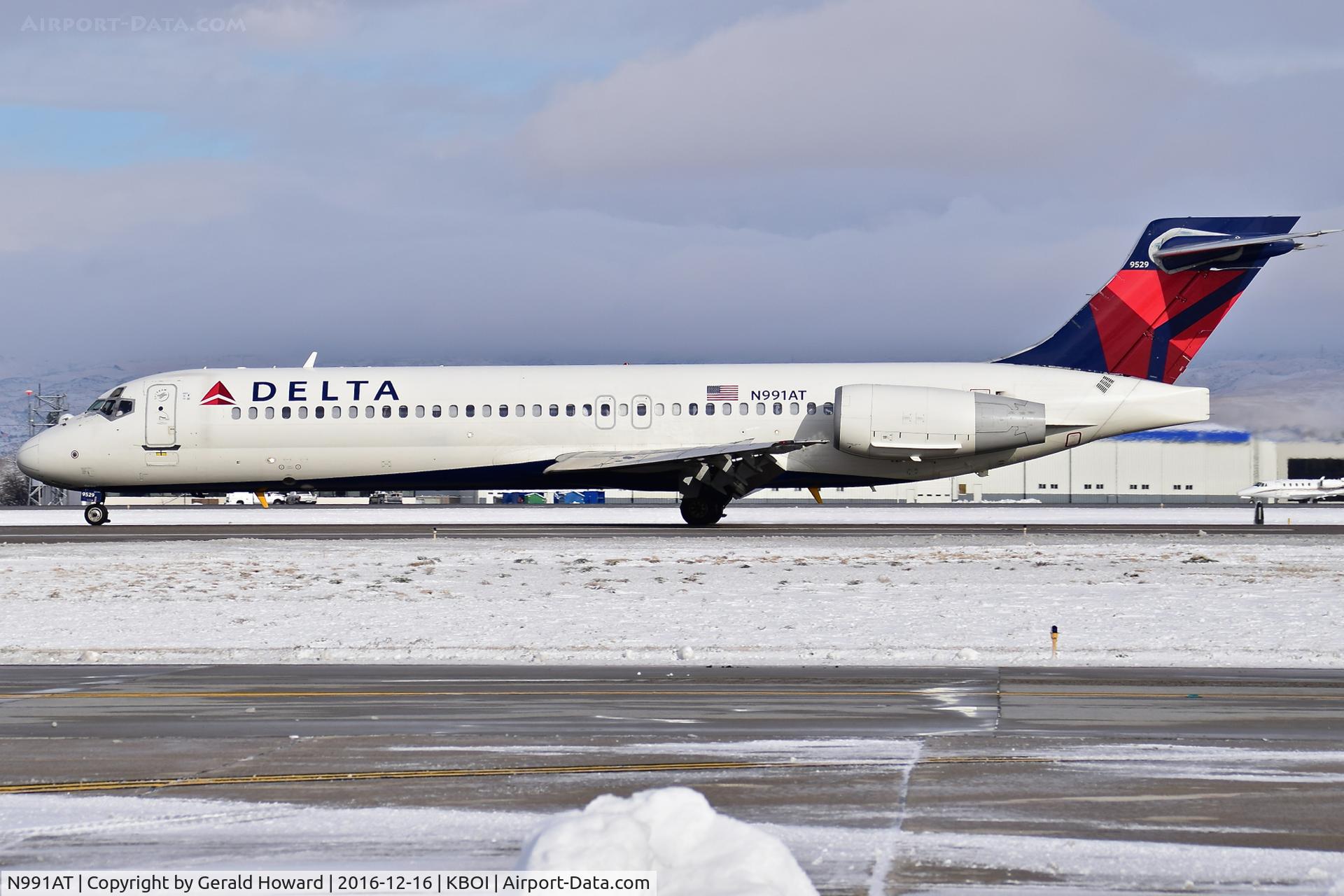 N991AT, 2002 Boeing 717-200 C/N 55135, Landing roll out on RWY 28L.