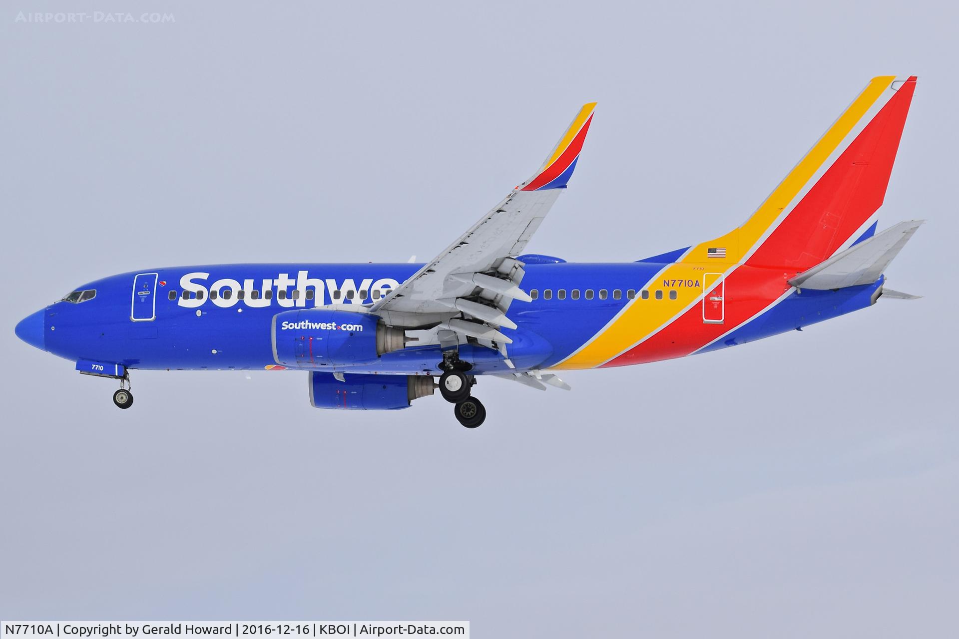 N7710A, 2005 Boeing 737-76N C/N 32656, On final for RWY 28R.