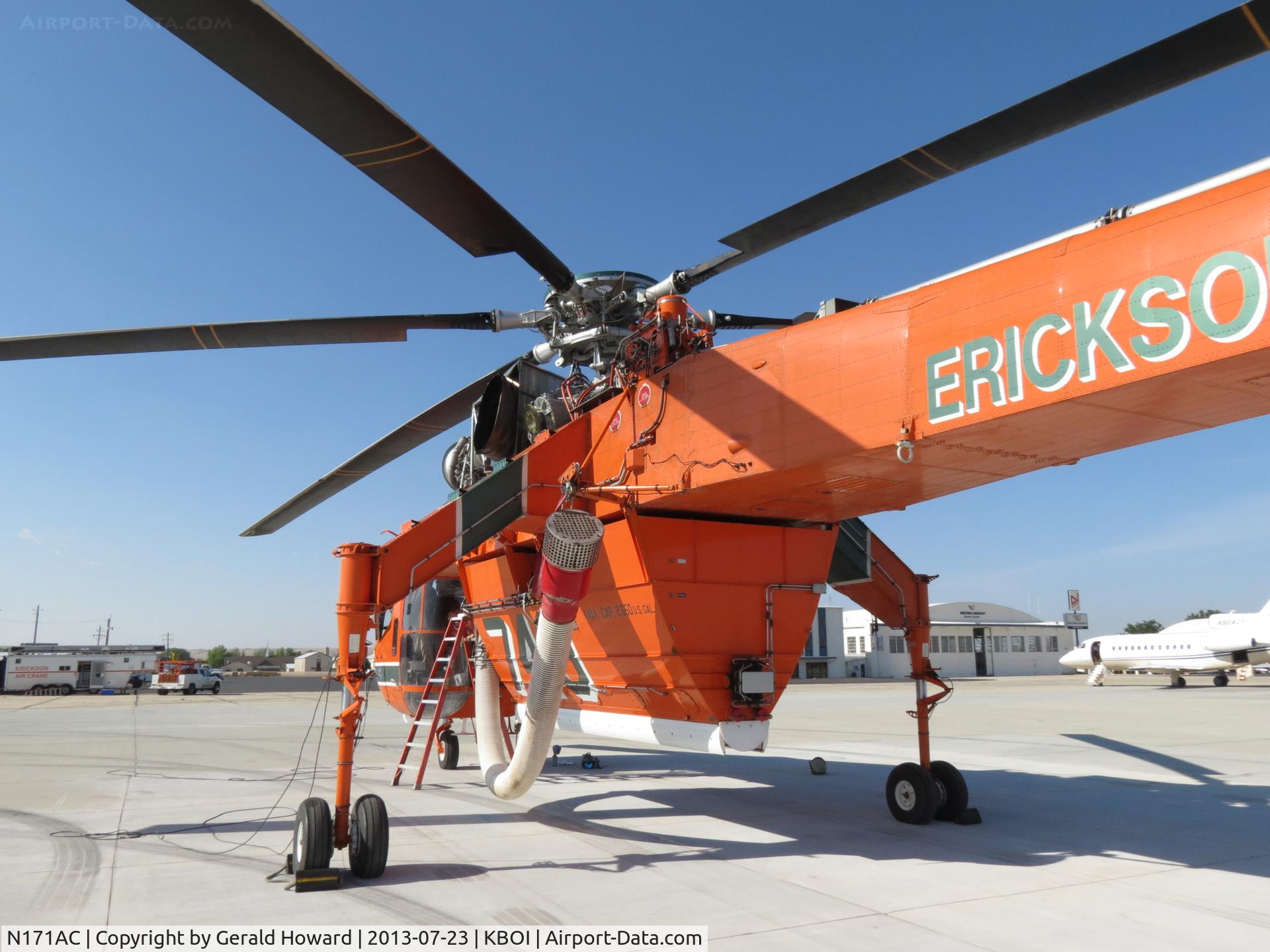 N171AC, Erickson S64F C/N 64090, Some of the equipment.