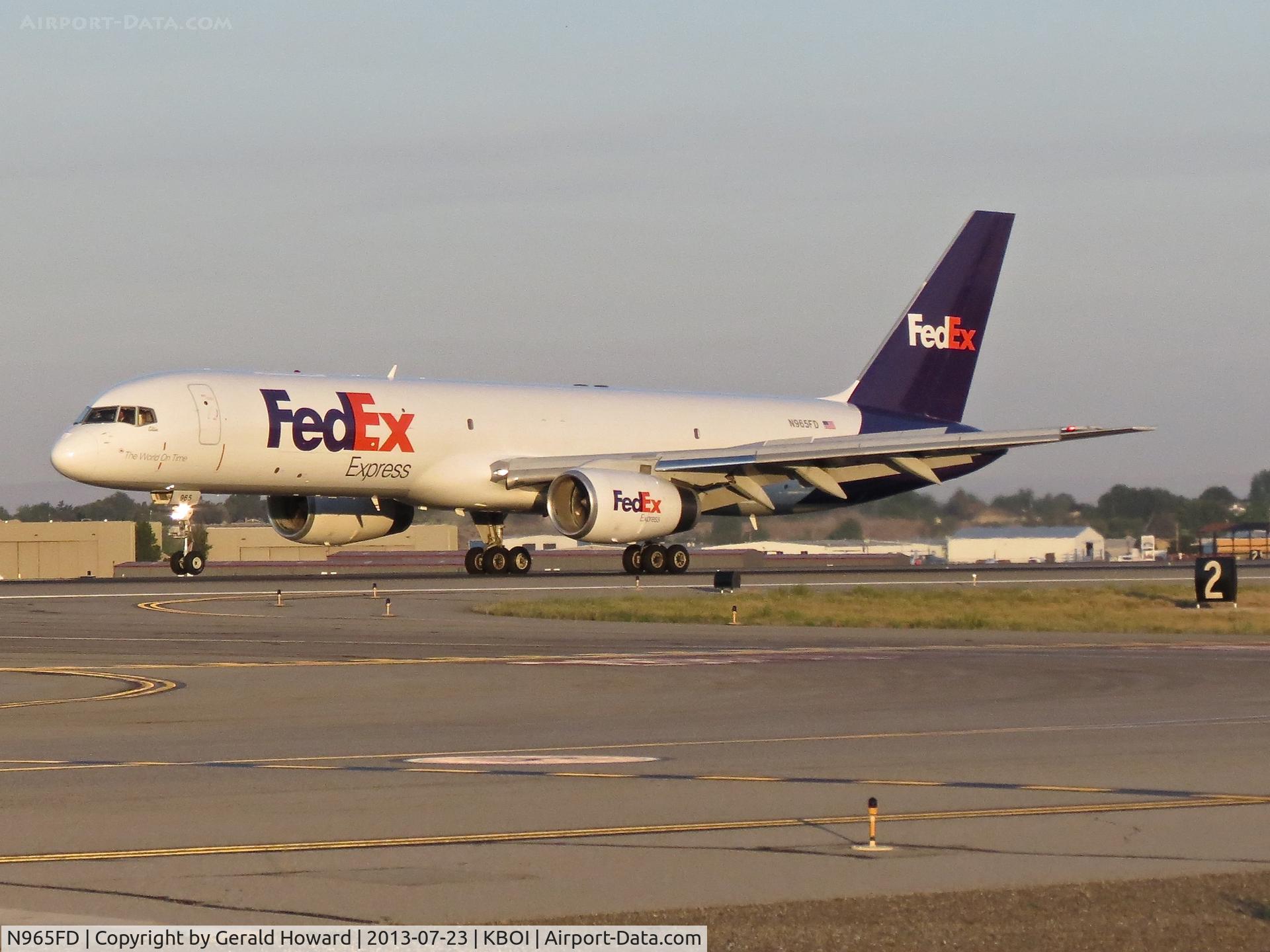 N965FD, 1997 Boeing 757-258 C/N 27622, Landing RWY 10L.