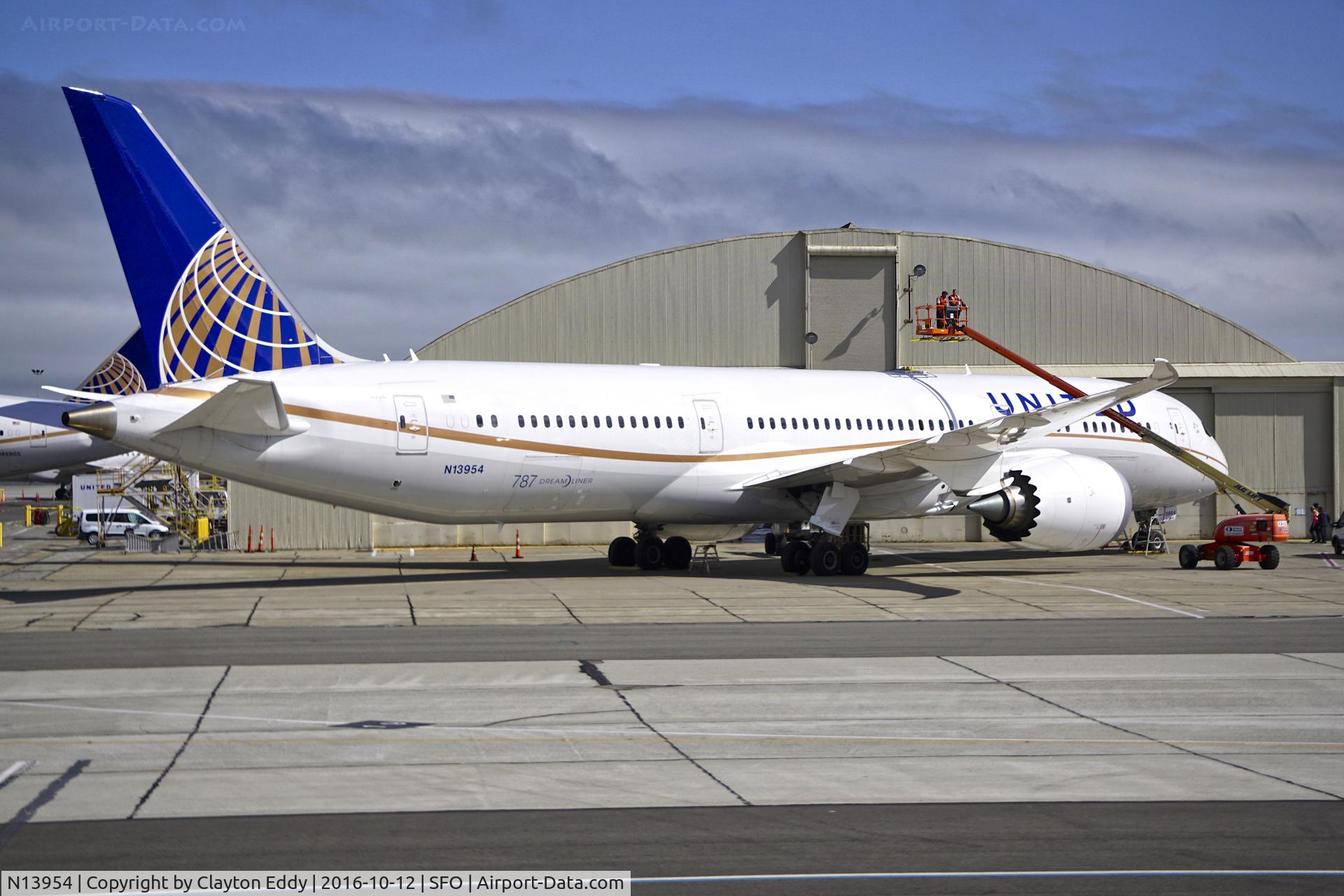 N13954, 2015 Boeing 787-9 Dreamliner C/N 36405, SFO 2016