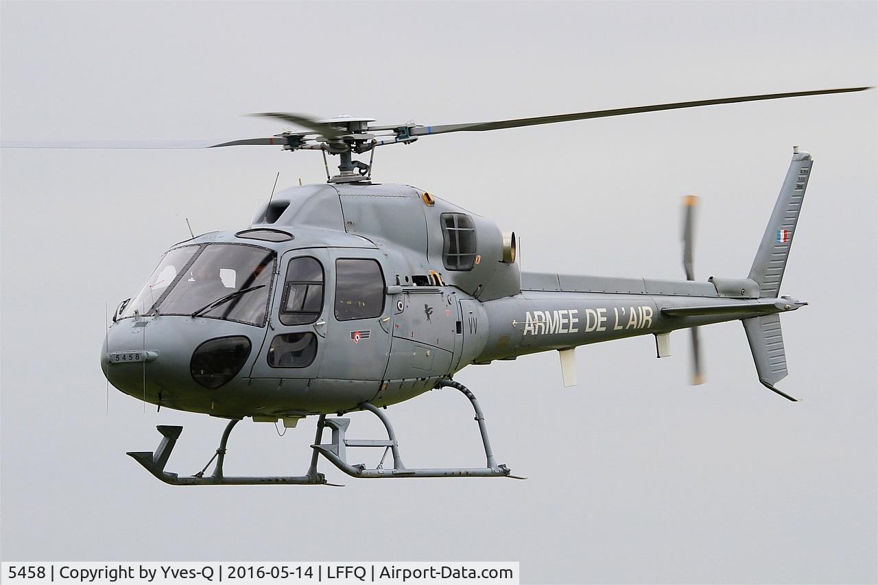 5458, 1990 Aérospatiale AS-555AN Fennec C/N 5458, Aérospatiale AS-555AN Fennec, Landing, La Ferté-Alais airfield (LFFQ) Air show 2016
