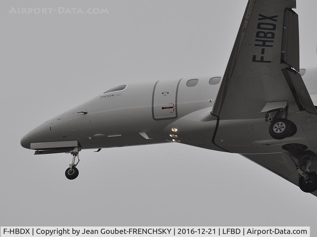 F-HBDX, 2015 Embraer EMB-505 Phenom 300 C/N 50500216, Jetkey landing runway 23