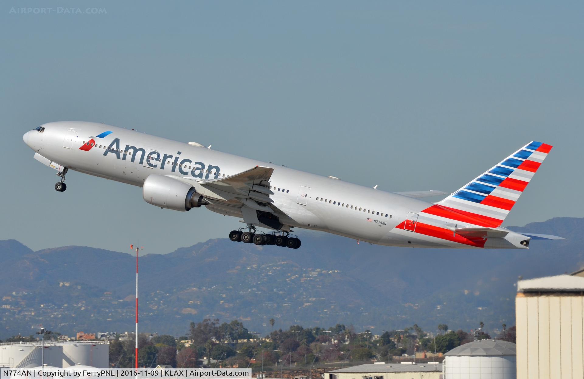 N774AN, 1999 Boeing 777-223 C/N 29581, American B772 take-off.