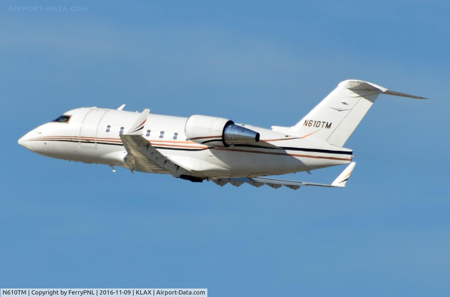 N610TM, 1998 Bombardier Challenger 604 (CL-600-2B16) C/N 5377, CL604 departing