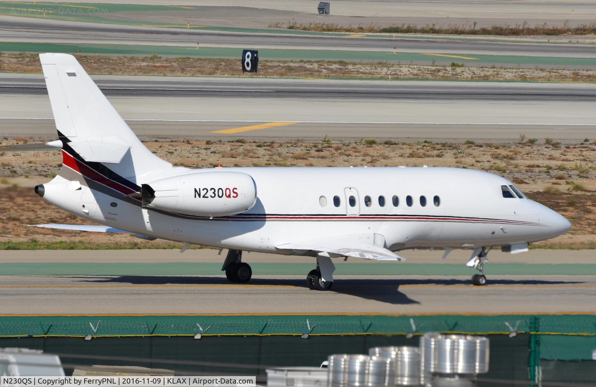 N230QS, 2005 Dassault Falcon 2000EX C/N 59, Netjets DA2000 taxying inn.