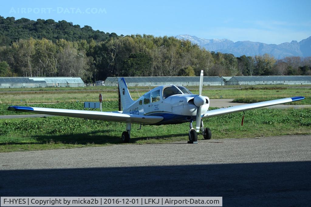 F-HYES, Piper PA-28-181 Archer II C/N 28-8190109, Parked