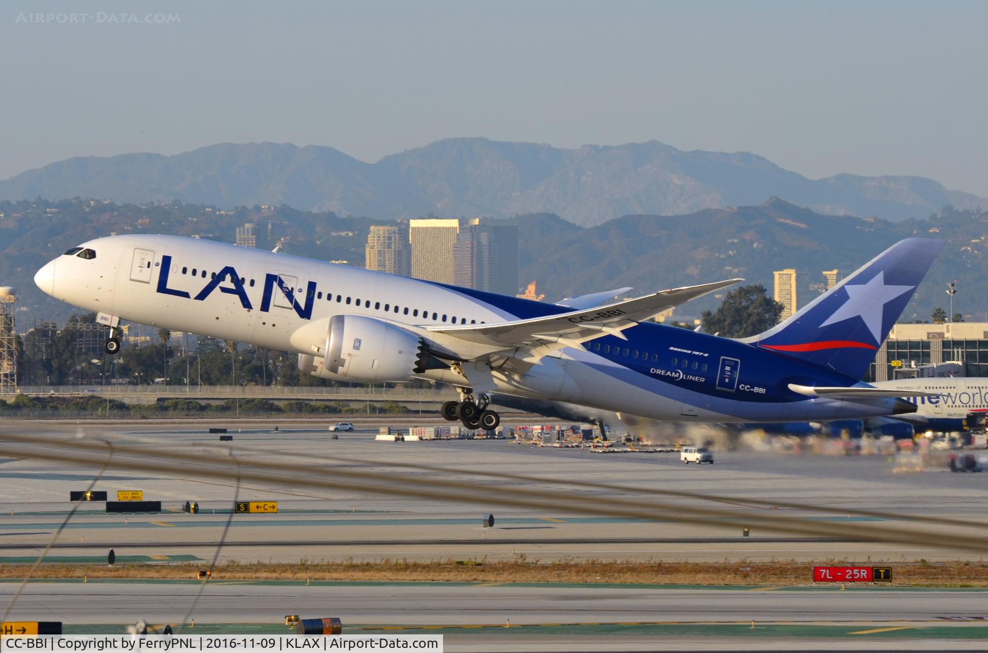 CC-BBI, 2014 Boeing 787-816 Dreamliner Dreamliner C/N 38480, LAN B788 is heading south.
