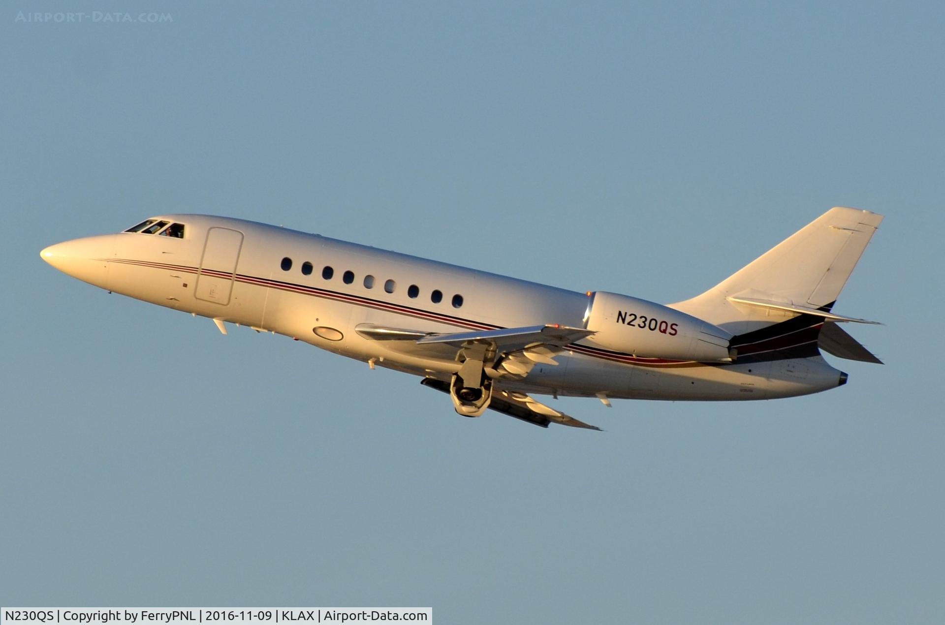 N230QS, 2005 Dassault Falcon 2000EX C/N 59, Netjets DA2000 departing.