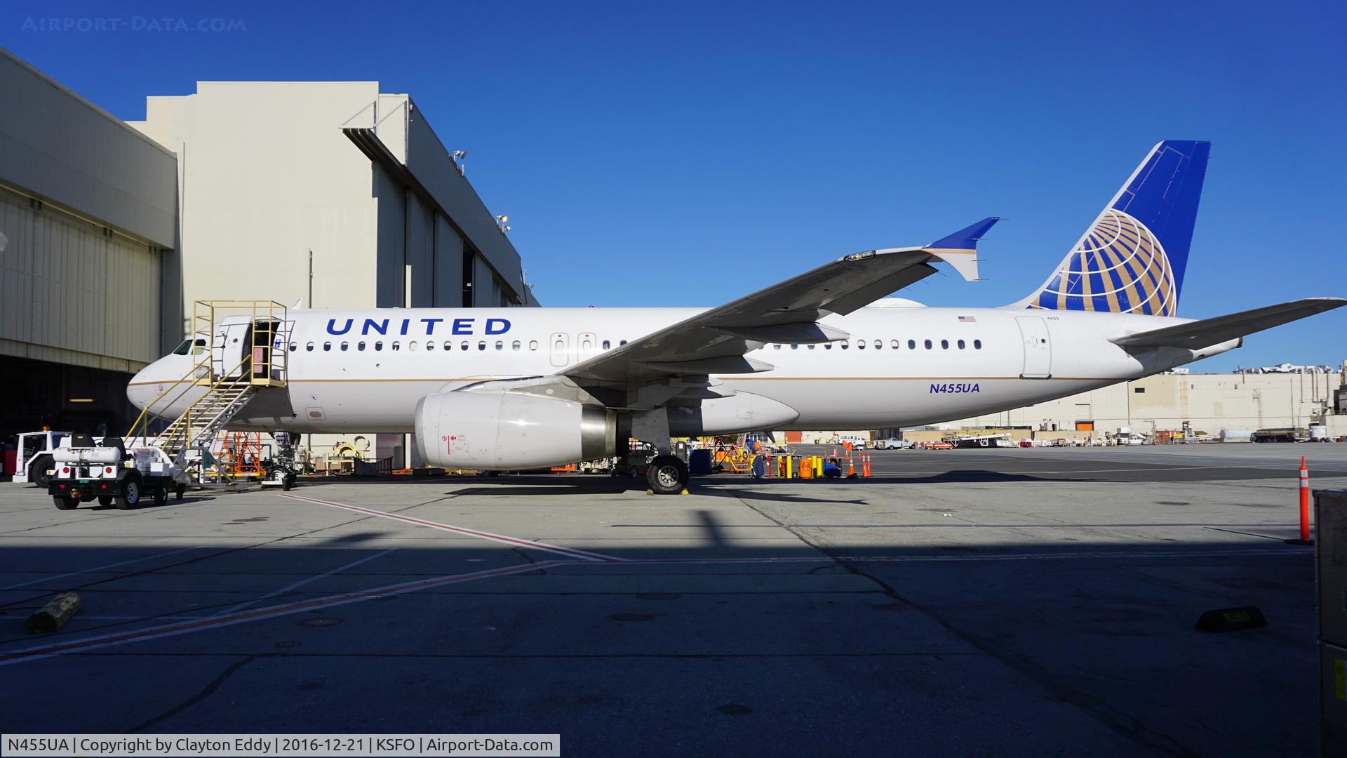 N455UA, 1999 Airbus A320-232 C/N 1105, SFO 2016