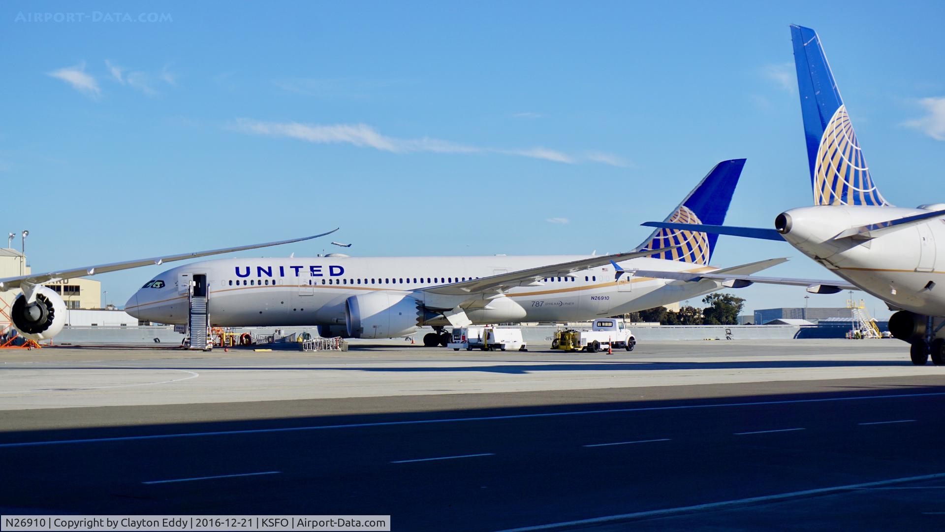 N26910, 2014 Boeing 787-8 Dreamliner C/N 34826, SFO 2016