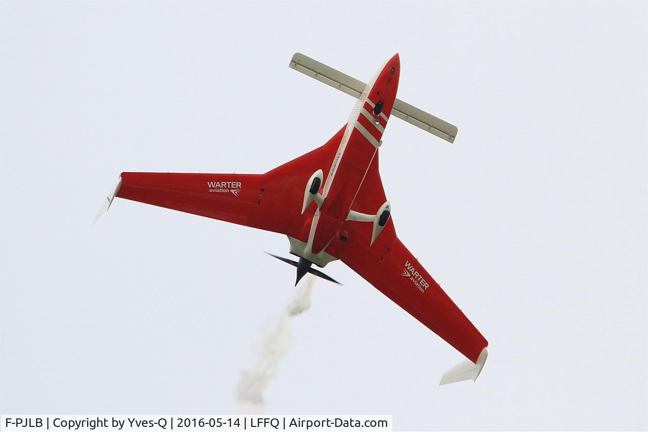 F-PJLB, Rutan Long-EZ C/N 1344, Rutan Long-EZ, Reva aerobatic team, On display, La Ferté-Alais (LFFQ) air show 2016