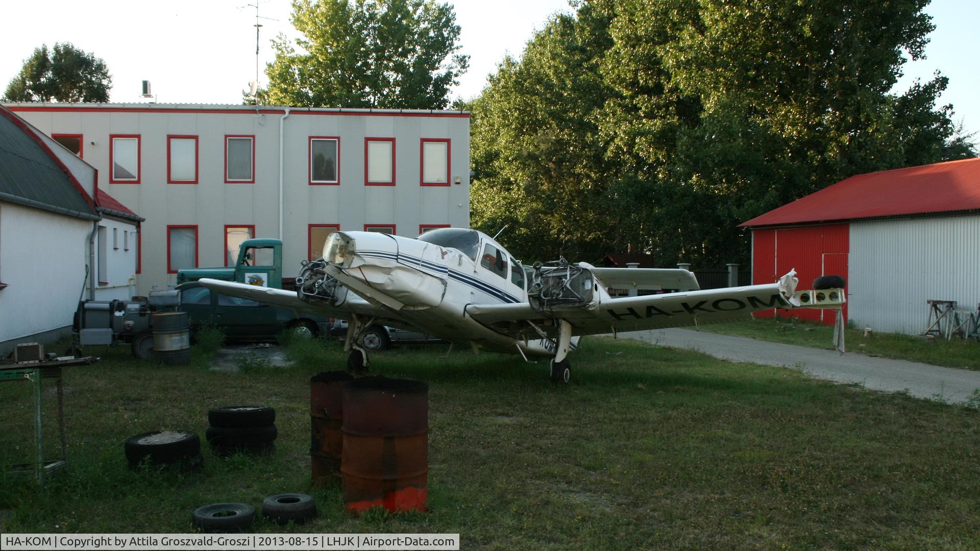 HA-KOM, 1979 Beech 76 Duchess C/N ME-292, Jakabszállás Airport, Hungary